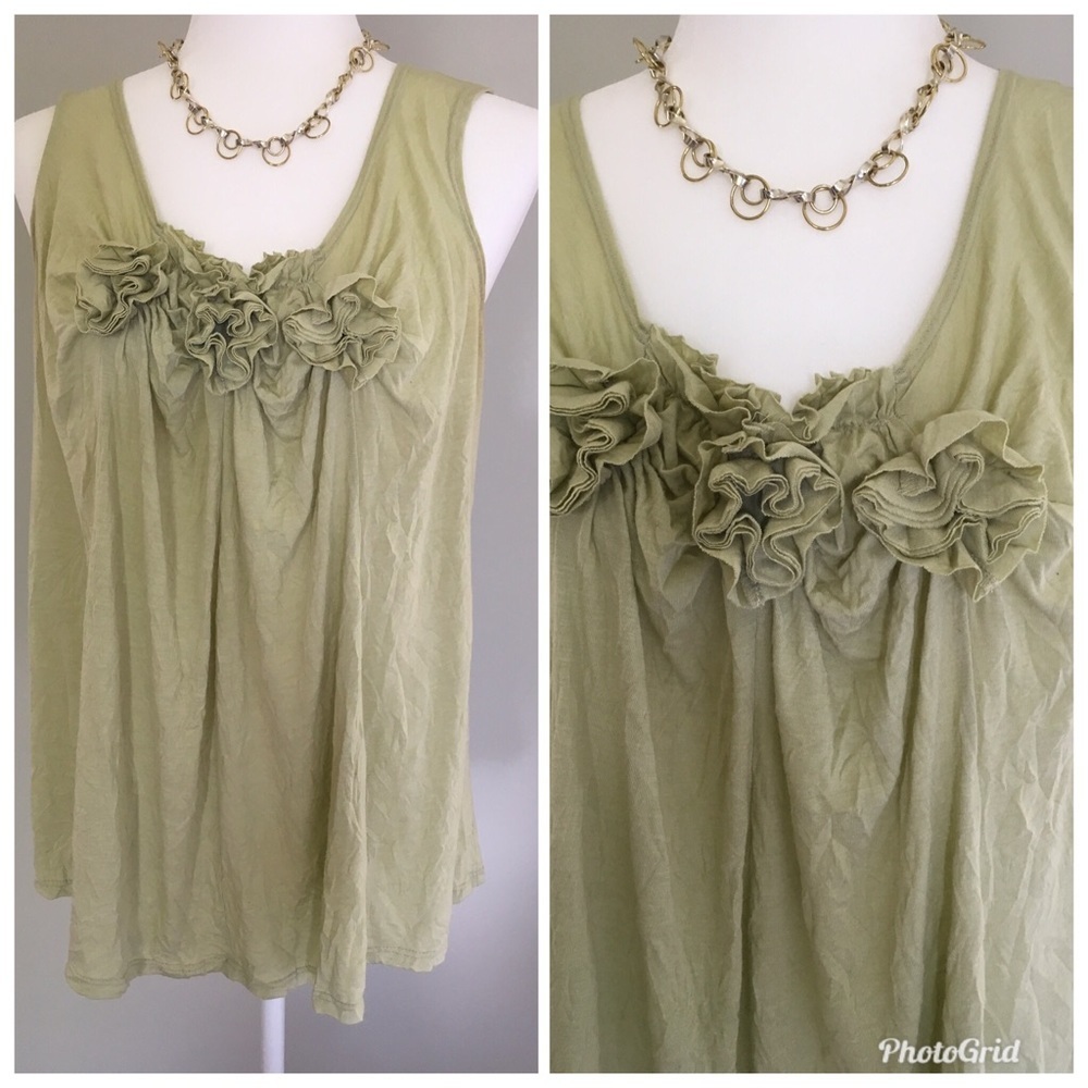 Crinkle sleeveless top.
